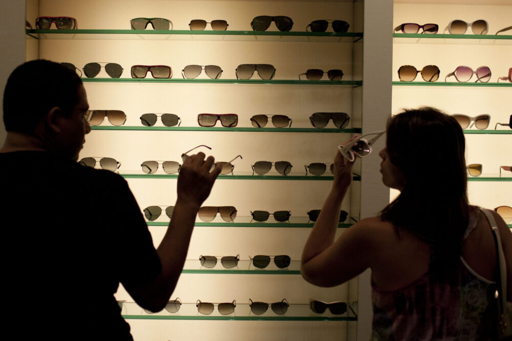 Sunglass Hut (@sunglasshut) | Oakley, Sunglasses, Eyewear photography