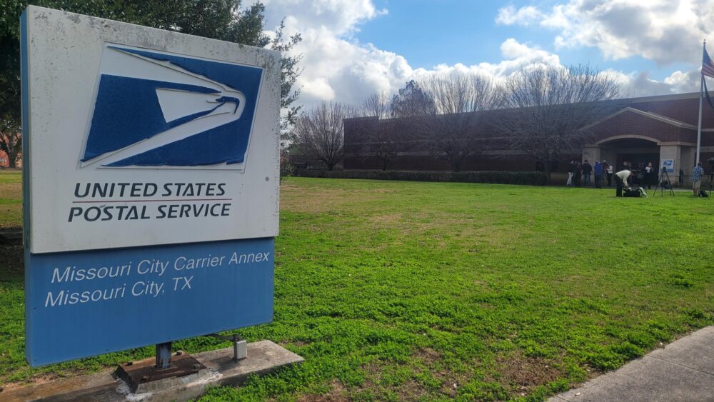 A photograph of a sign in front of the Missouri City Carrier Annex in Missouri City, TX.