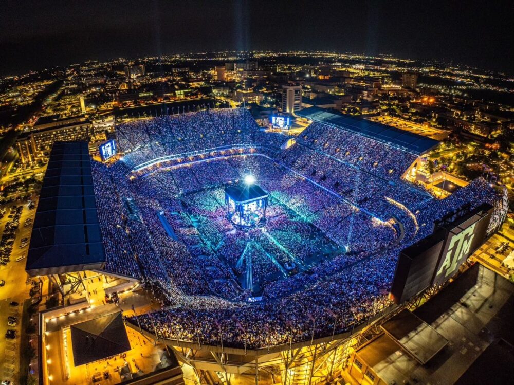 Strait show at Texas A&M’s Kyle Field sets U.S. record for