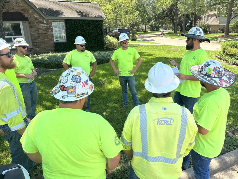 Harris County Officials Condemn Threats Against CenterPoint Workers During Beryl Restoration Work – Houston Public Media