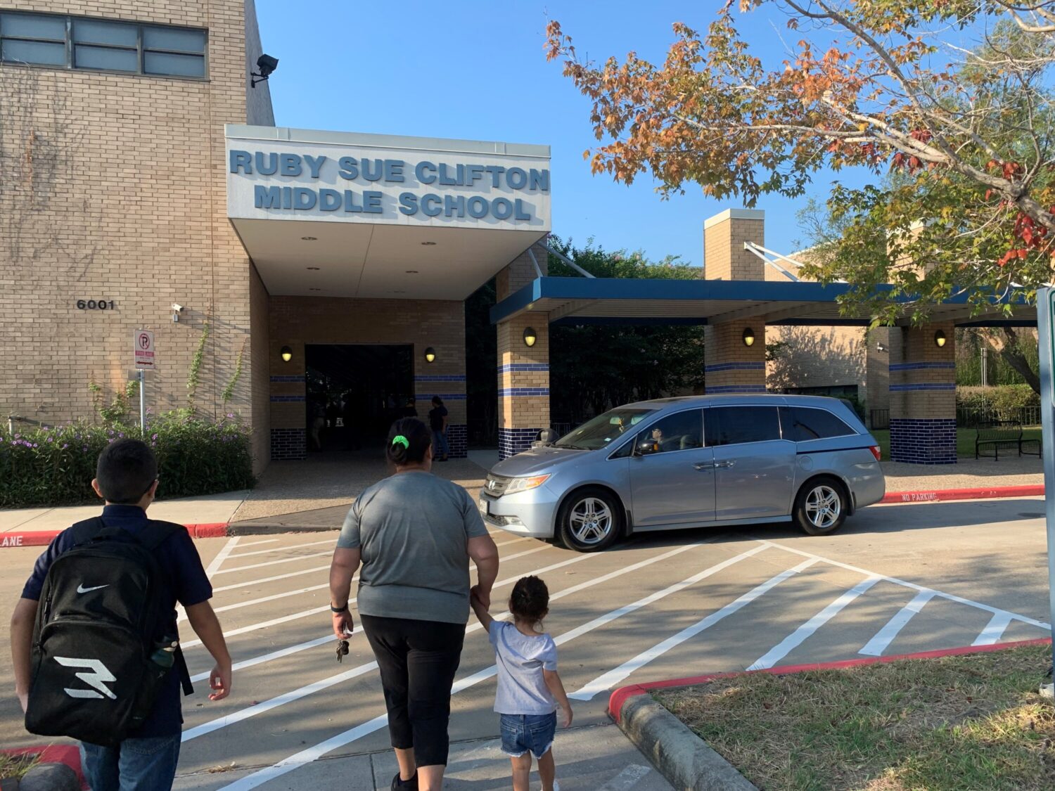 Houston ISD families face transportation woes as district enters second year under state control – Houston Public Media