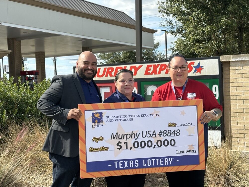 Murphy USA employees pose with a check. Left to right: Jonathan Amaya, District Manager, Murphy USA, Kimberly Davila, Branch Manager, and Yvonne Howard, Assistant Manager.