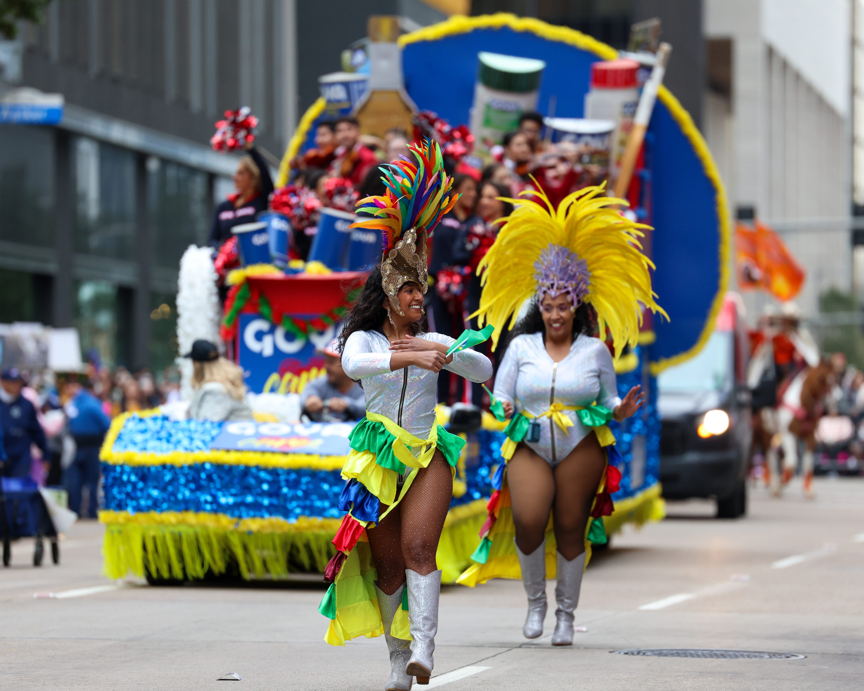 Photos Thousands gather downtown for Houston’s 2024 Thanksgiving Day