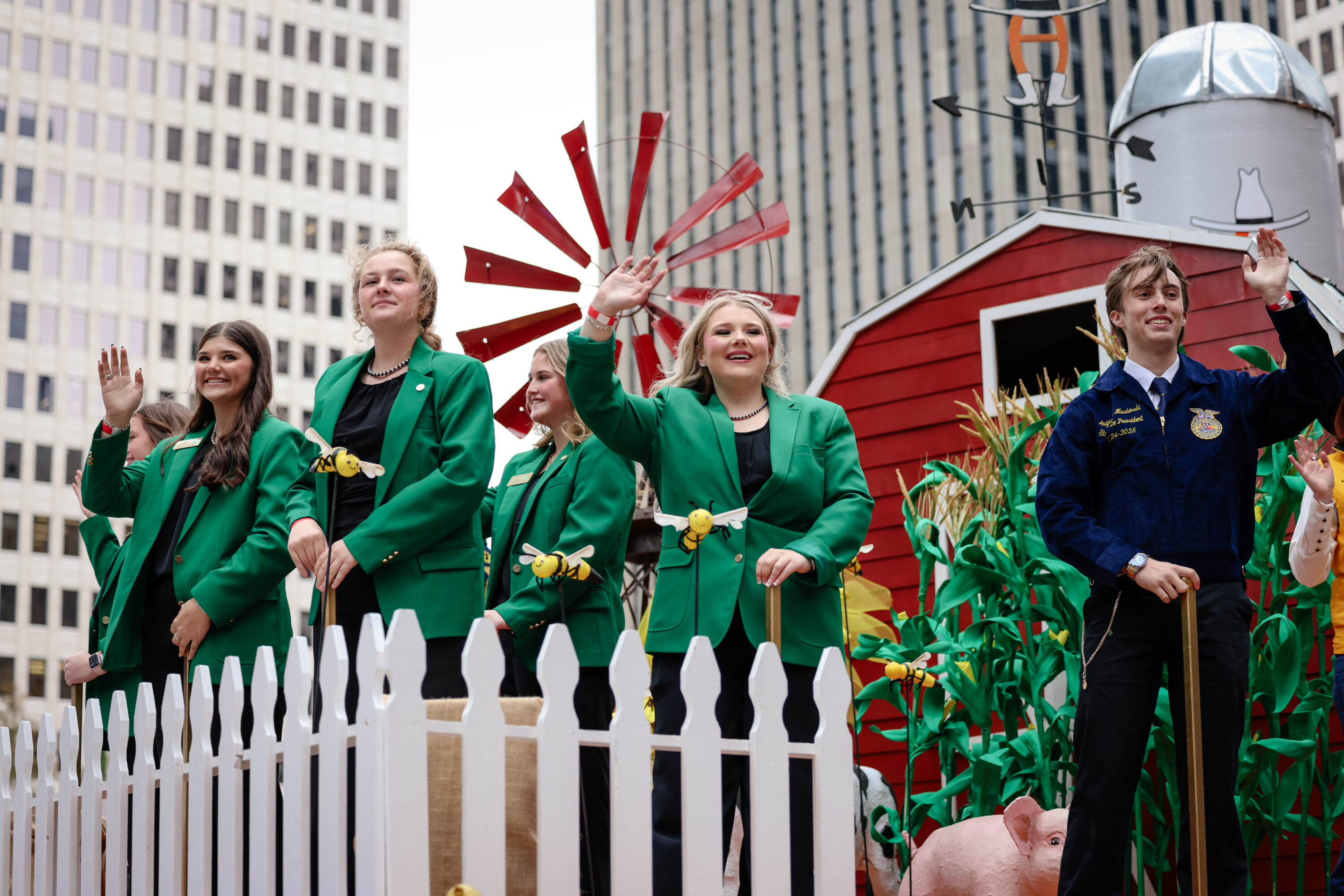 Photos Thousands gather downtown for Houston’s 2024 Thanksgiving Day