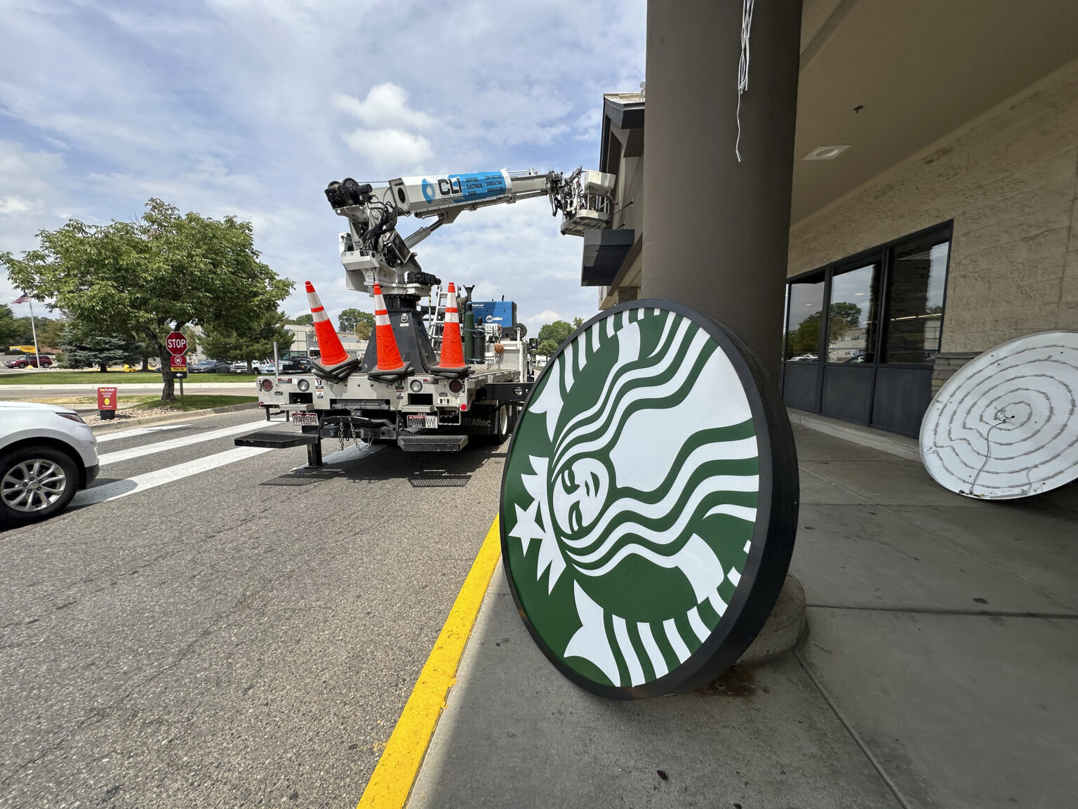 Houston Starbucks locations are closing as coffee shop chain cuts back ...