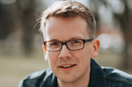 Science educator, comedian, and YouTuber Hank Green.