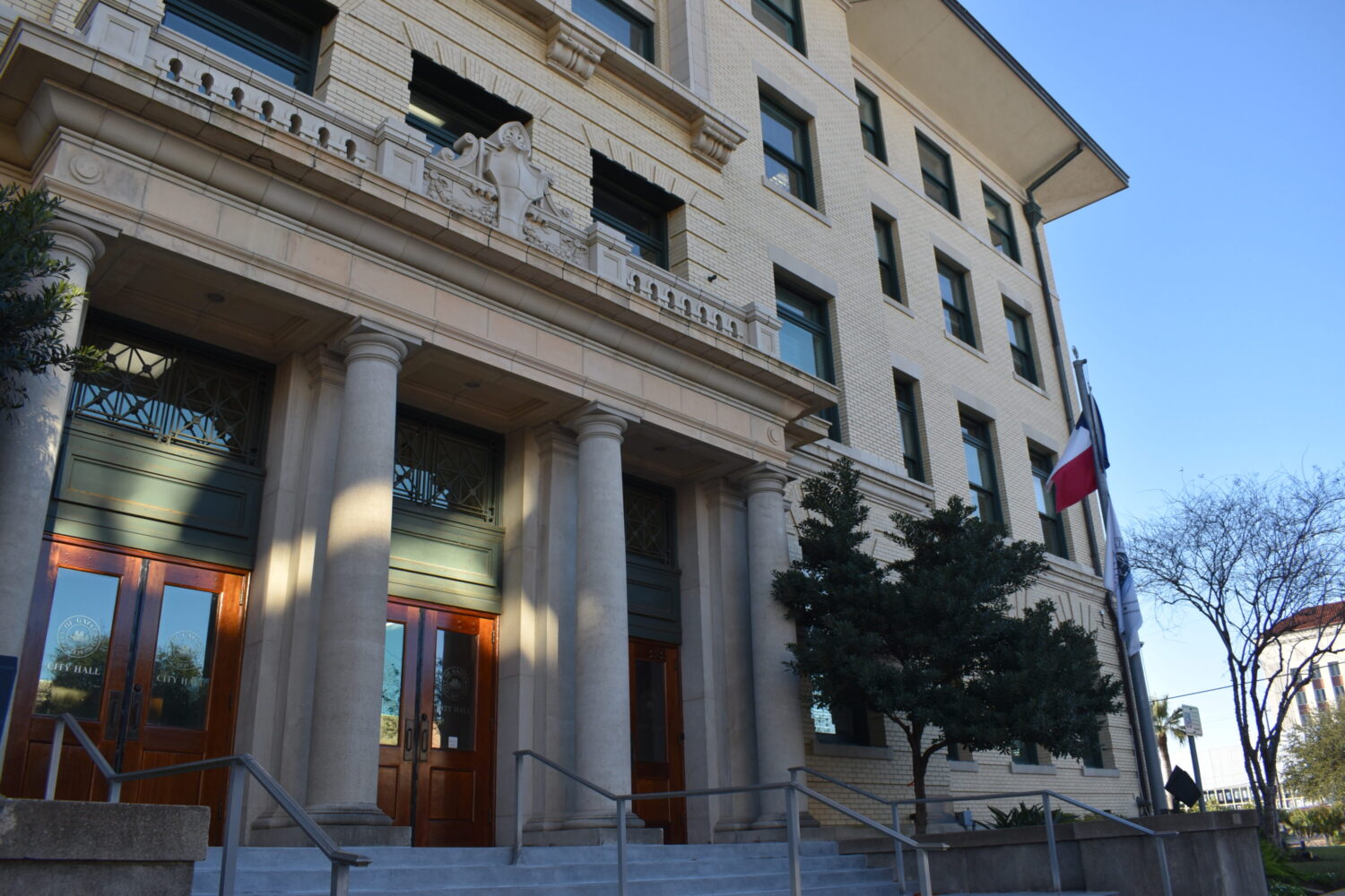 Galveston civilian employees see bigger paychecks after council approves 2.5% raise – Houston Public Media