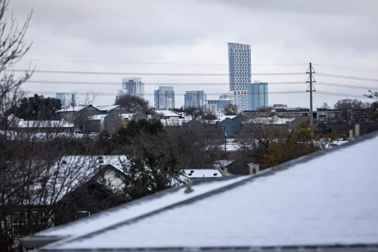 Texas grid weathers winter storm, unlike 2021 blackout – Houston Public Media
