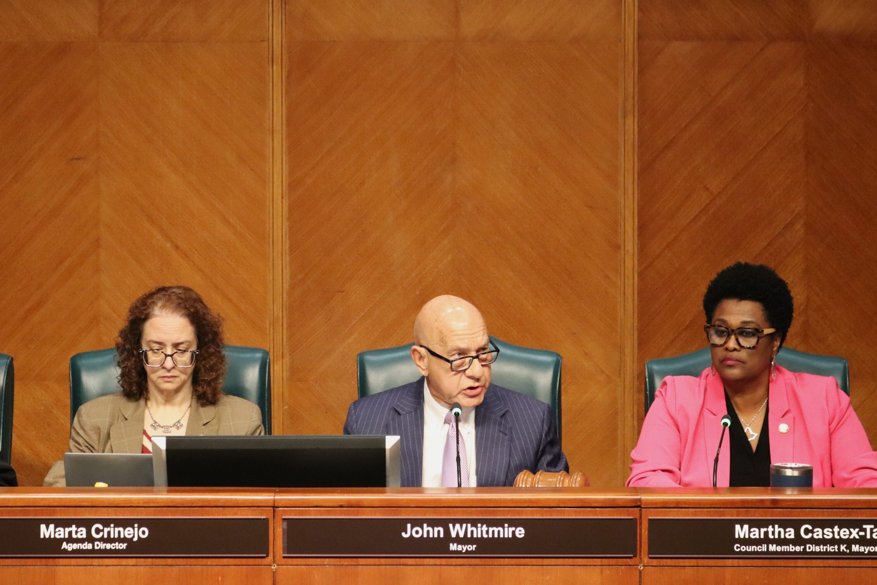 Houston mayor postpones repeal vote on HPD-ICE policy as city faces ...