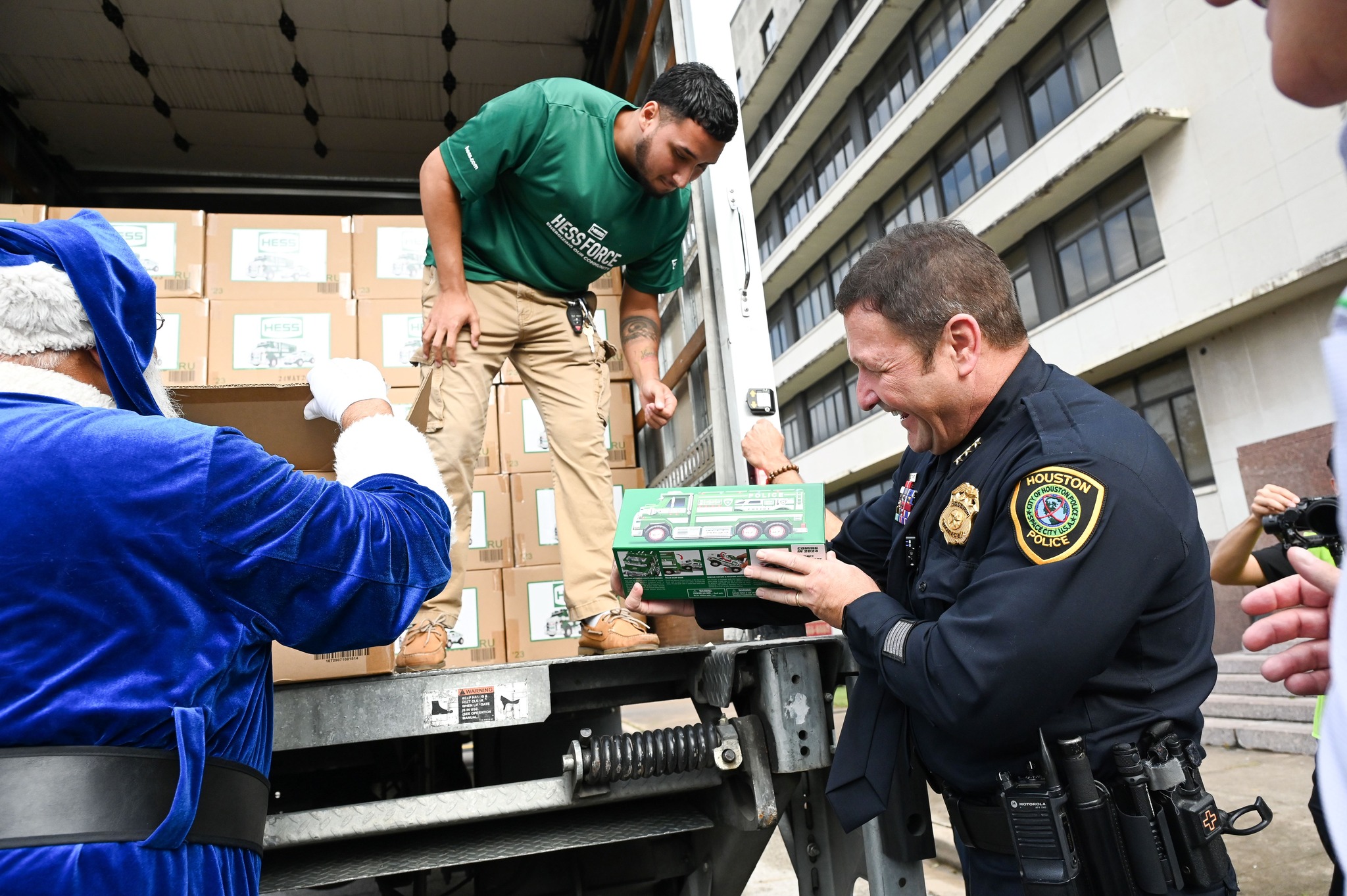 Mayor Whitmire vows to save Blue Santa program, says HPD officers ...