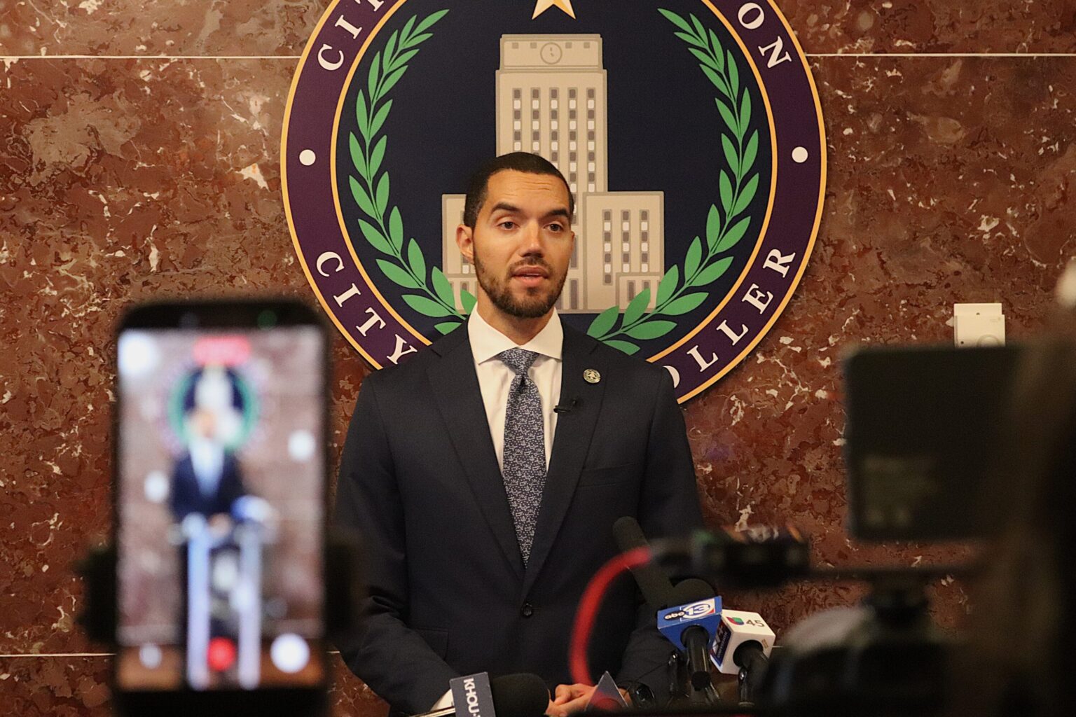 City controller announces investigation into Houston mayor’s financial ...