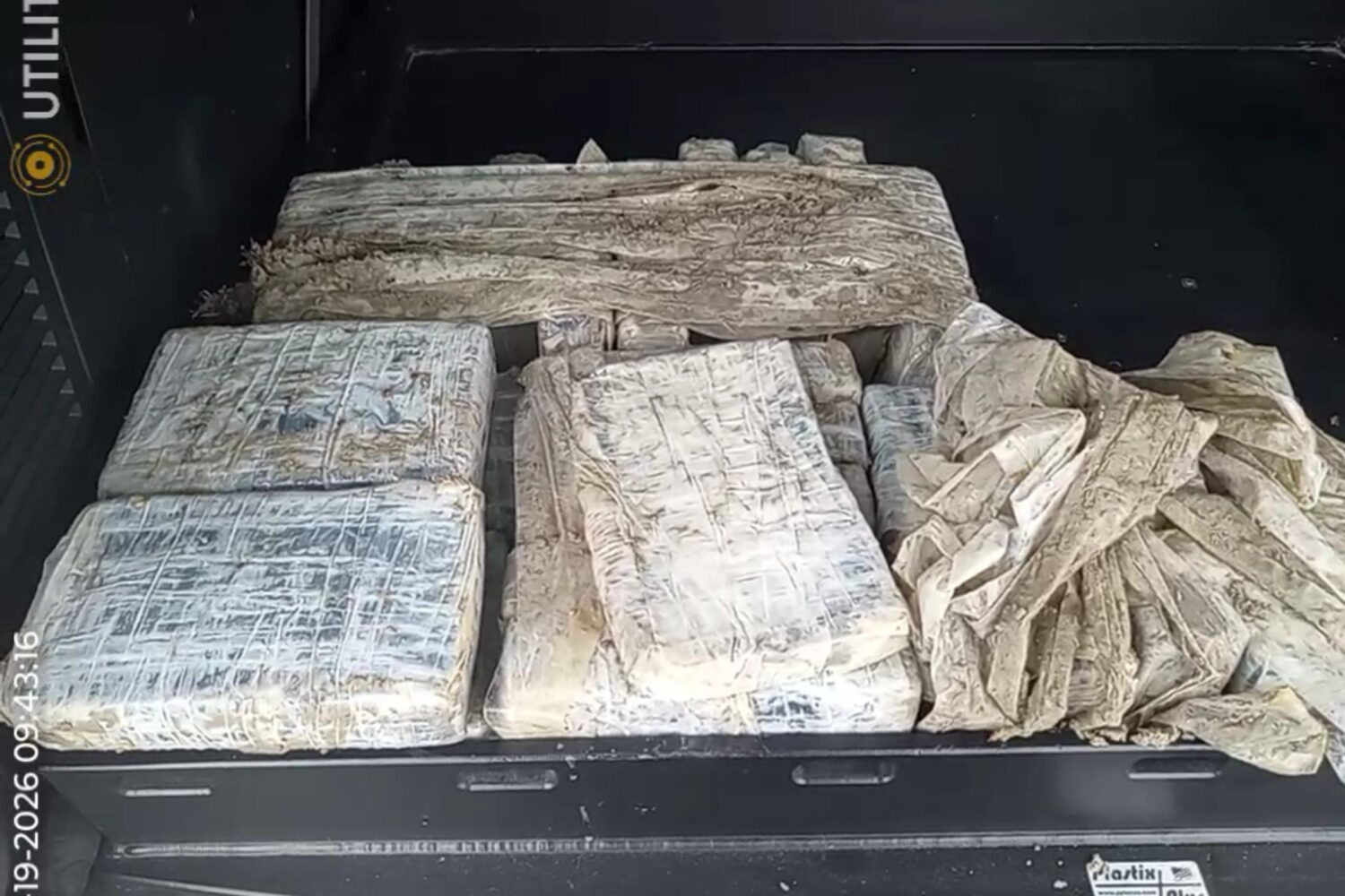 27 packages of cocaine washed ashore on a Galveston Island beach, police say