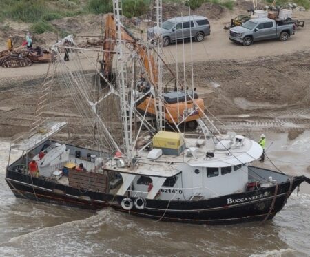Beached 60-ton shrimping boat sparks widespread rescue effort on Bolivar Peninsula