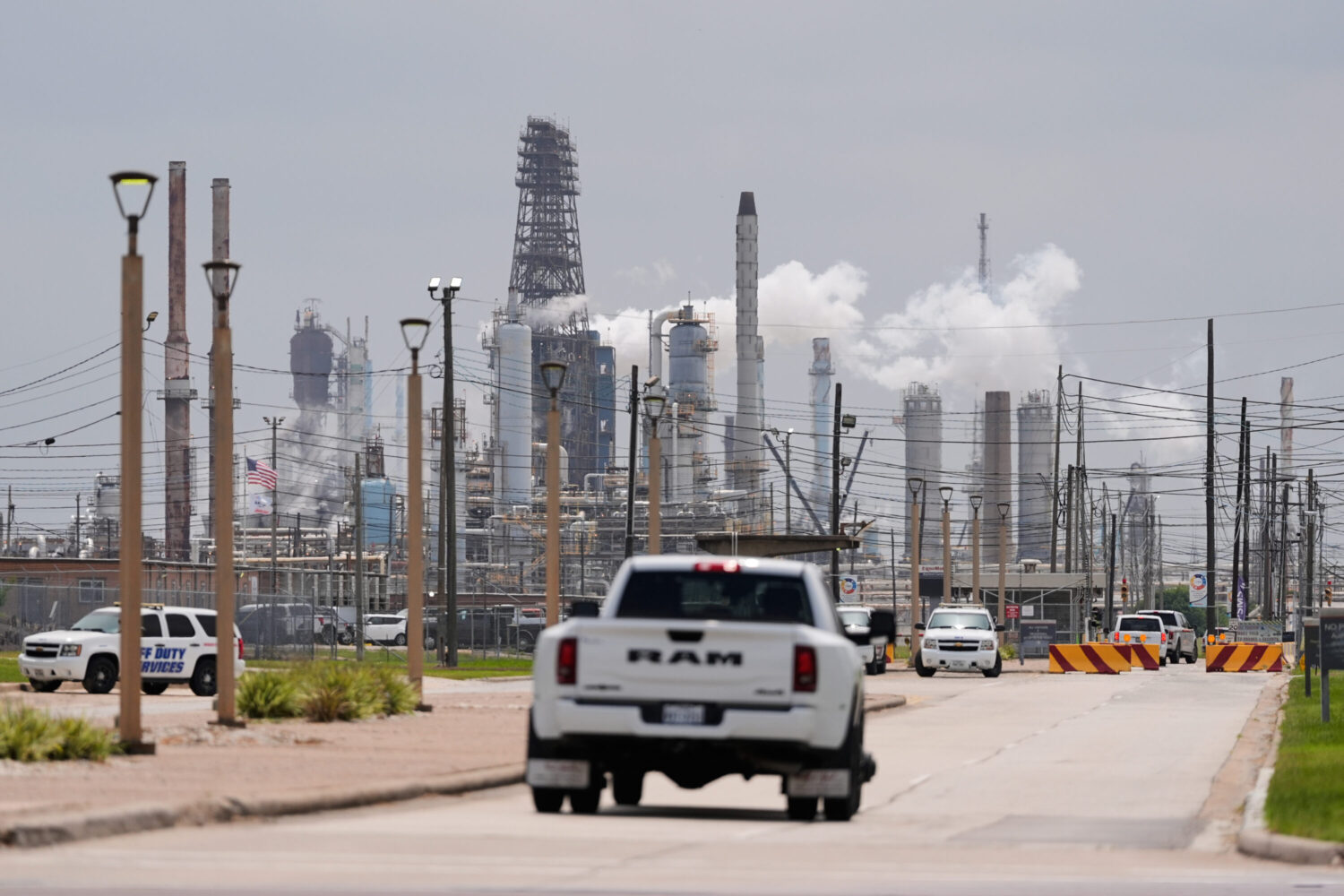 ExxonMobil and Chevron Post Soaring Profits Amid US-Iran Conflict