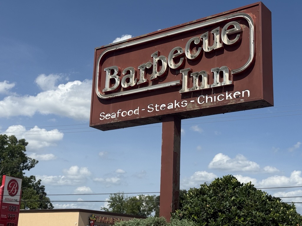 Barbecue Inn is closing its doors after 80 years. These food lovers came for one last plate