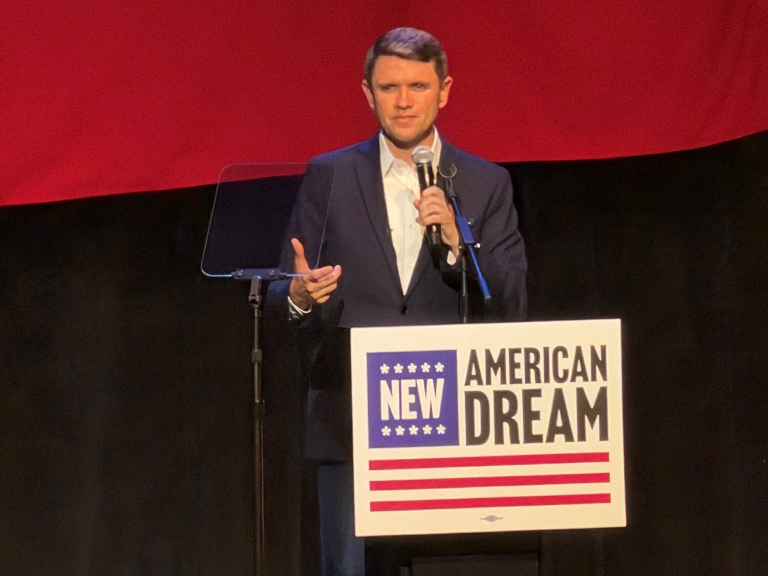 James Talarico leans into populist message in Pasadena, attacking Ken Paxton and ‘billionaire megadonors’