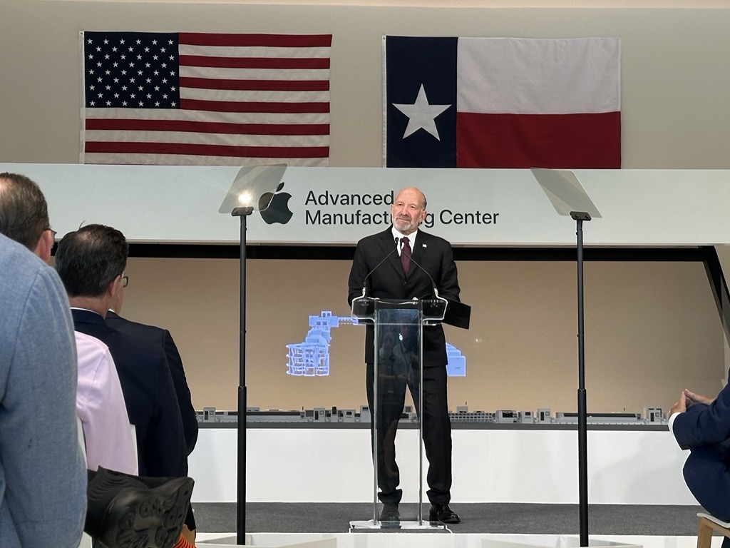 U.S. commerce secretary lauds Apple's manufacturing expansion in Houston