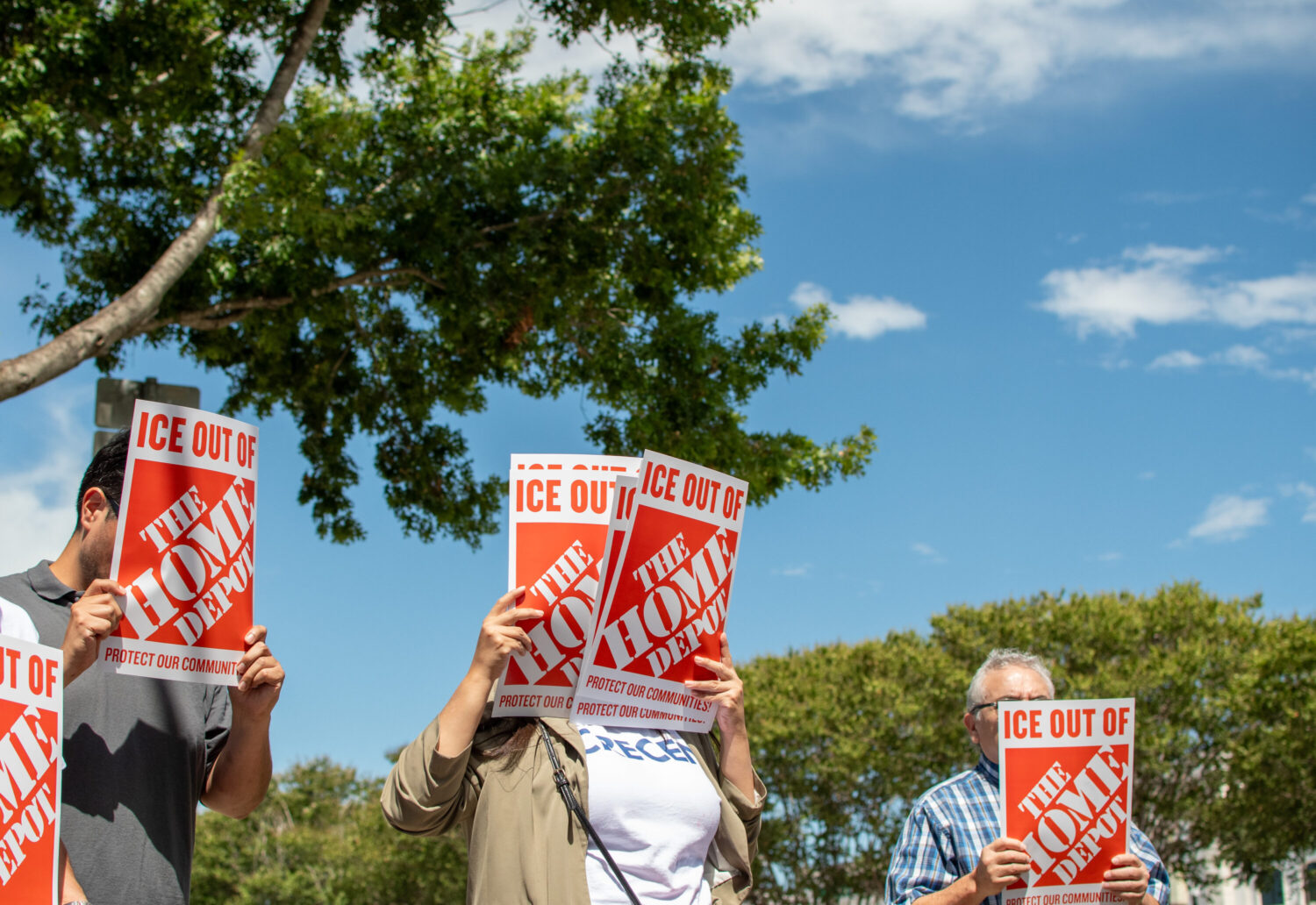Advocates accuse hardware store chain of cooperating with ICE following detentio...