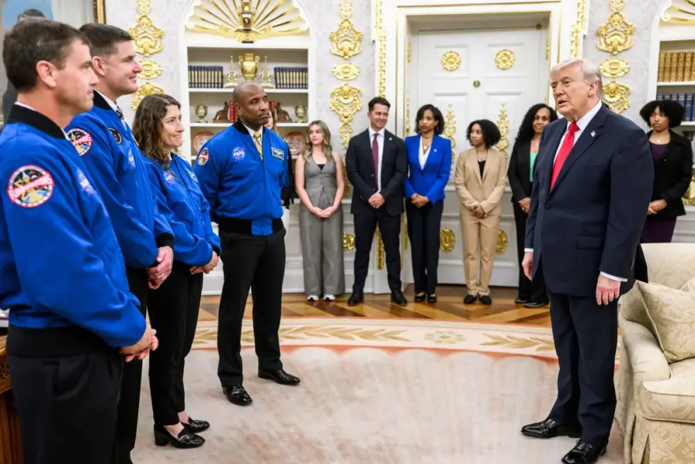 Trump, Artemis II crew