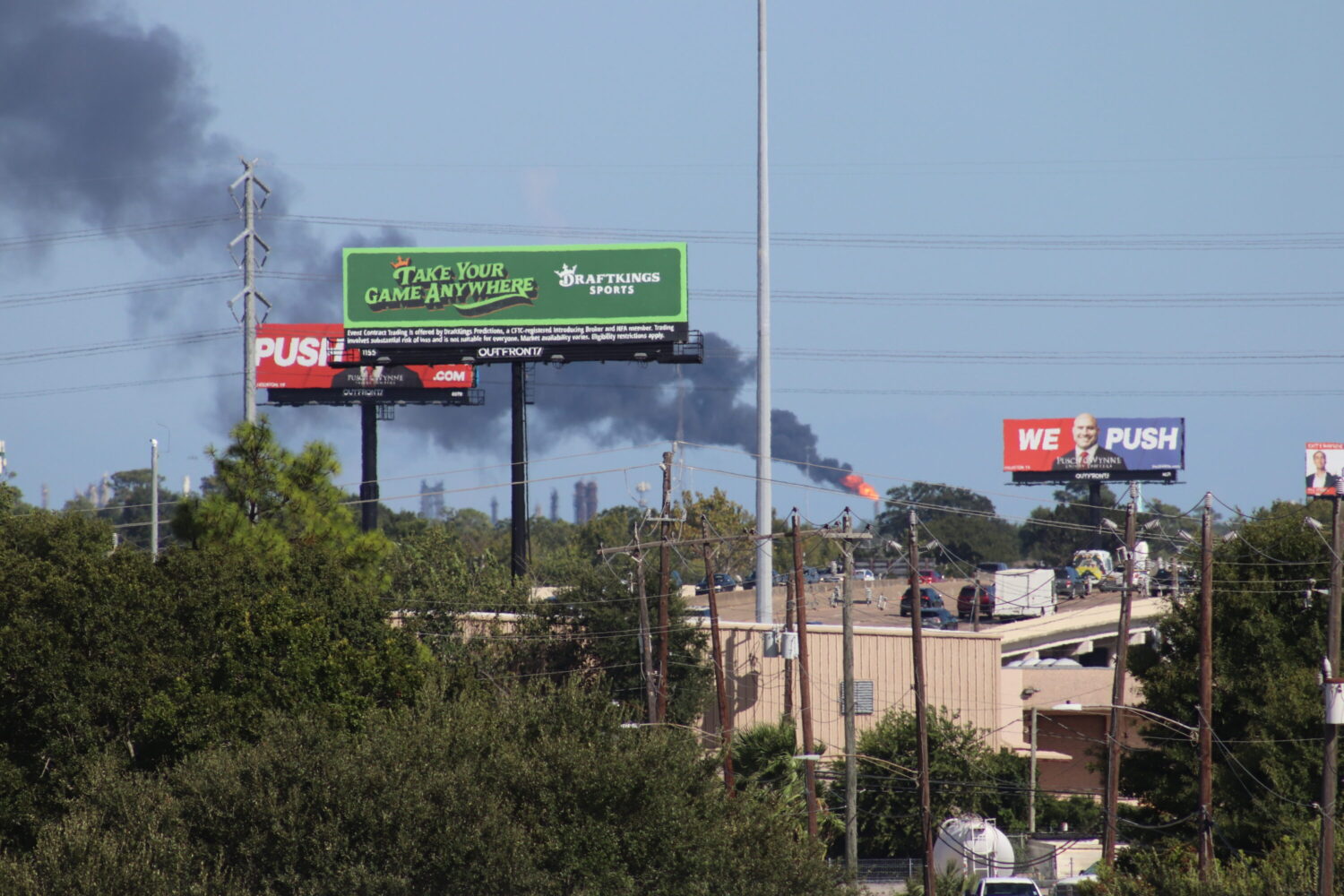Large flare, smoke rises over east Houston after power outage at chemical plant