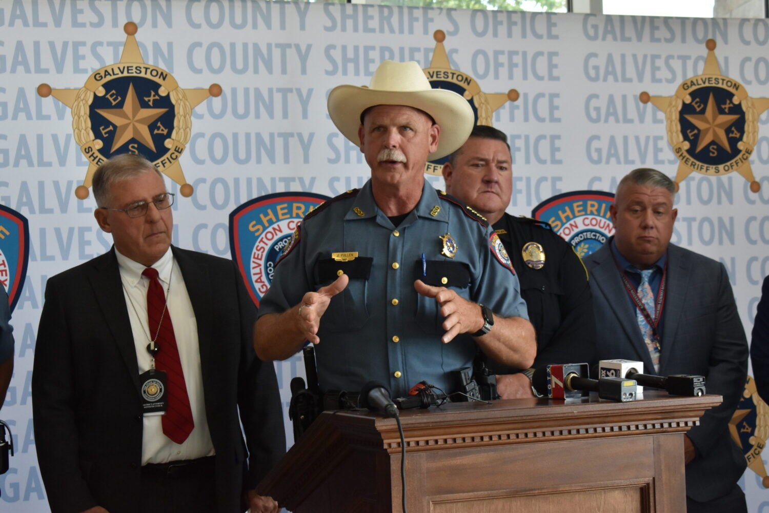 Galveston County Sheriff’s Office deputy fired after ‘unacceptable’ tailgating, impeding traffic