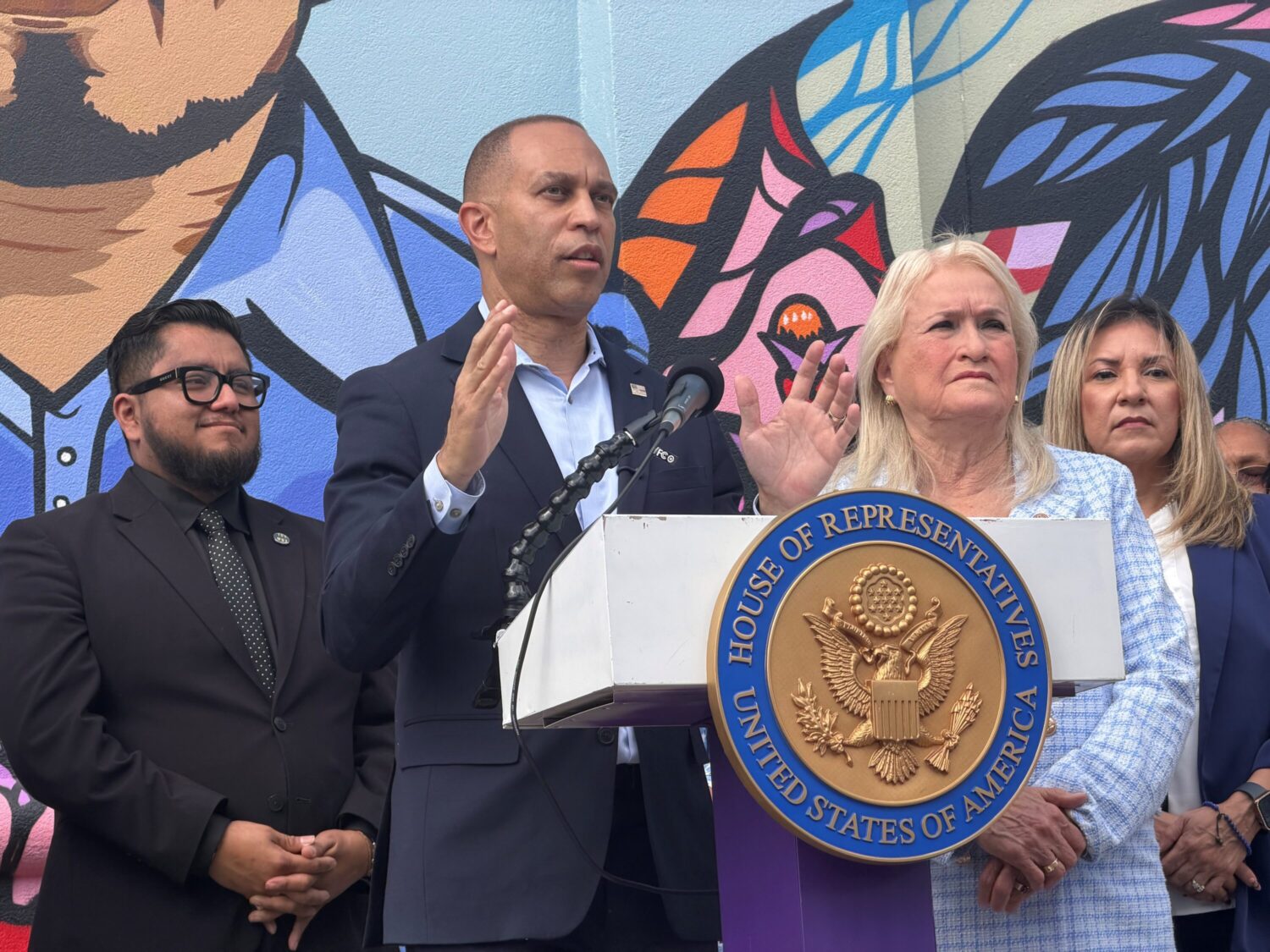 Hakeem Jeffries criticizes ICE tactics During Houston visit